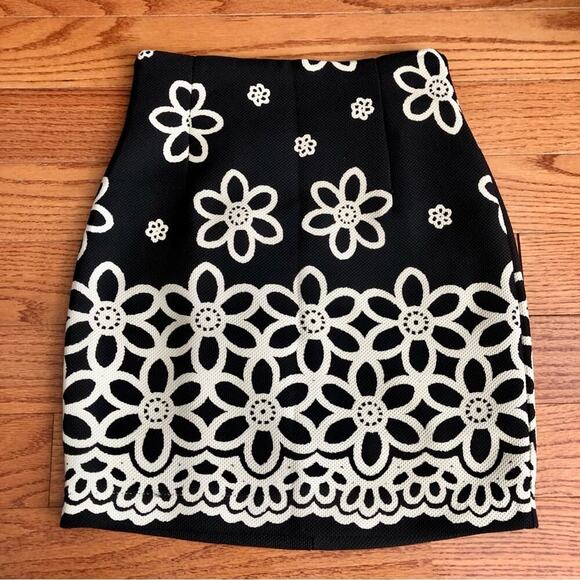 Answer Dresses & Skirts - Answer Made in Korea Flower graphic Black Cream Pencil Mini Skirt Women’s size S